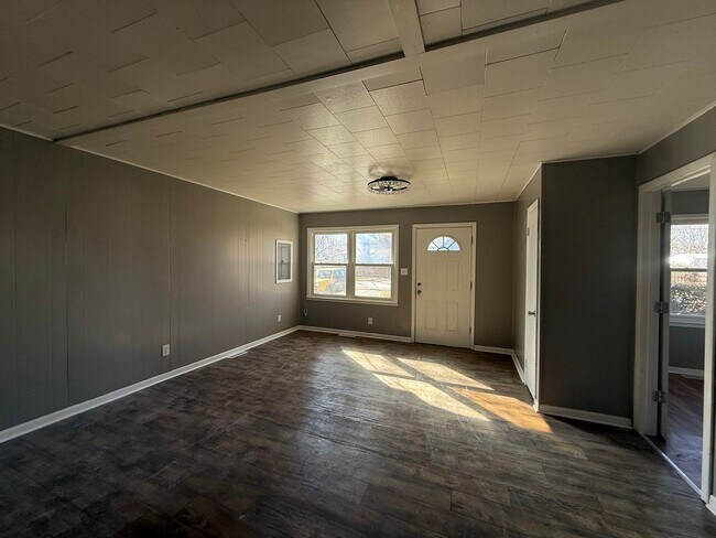 Foto del edificio - 4 Bedroom 1 Bath house with a HUGE Yard & Shop!!