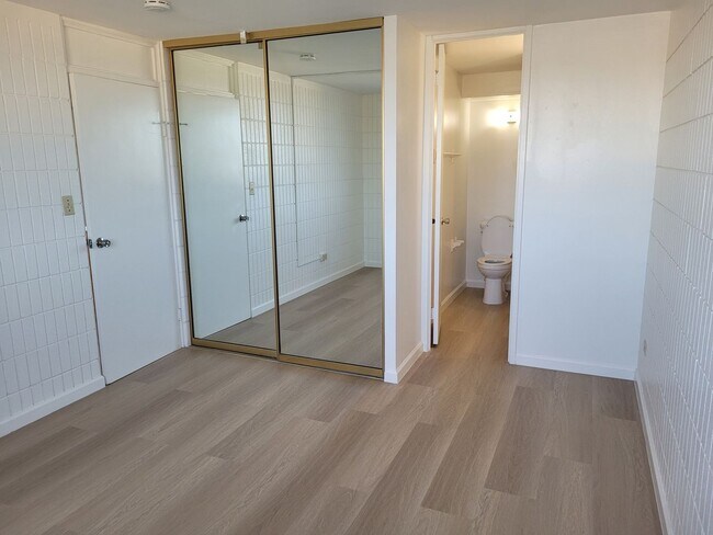 Foto del edificio - FULLY Renovated 3bd, 2ba, 1pkg for $2900