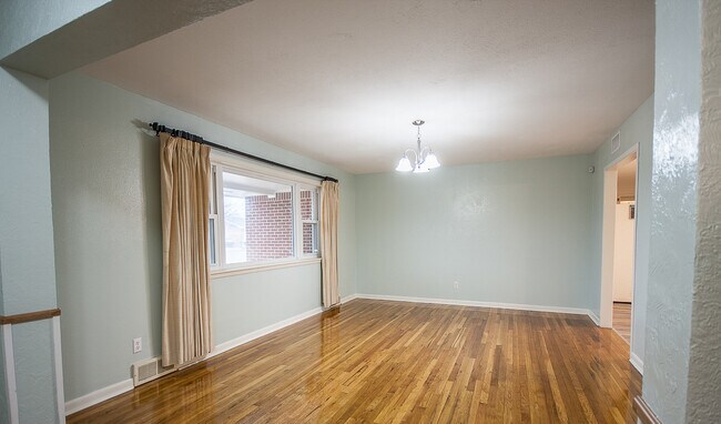 Living Room - 317 Murray Dr