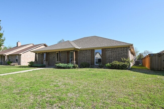 Building Photo - 8214 Kensington Dr