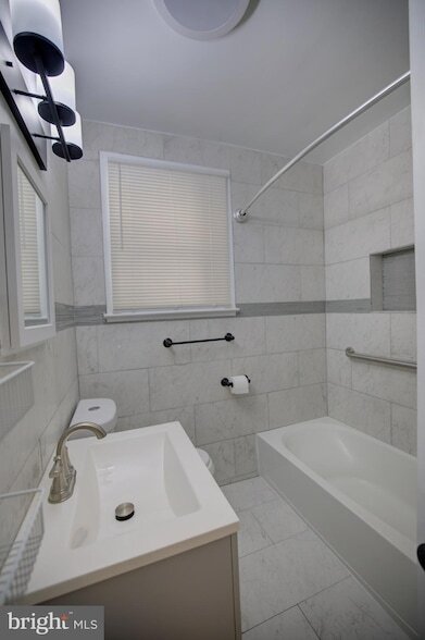 Building Photo - 3015 Gibbons Ave