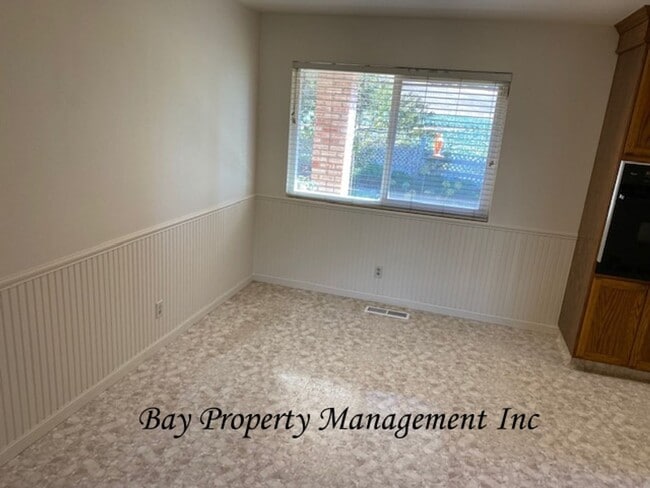 Building Photo - Move in Special!  Beautiful 3 bedroom in t...