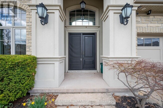 Building Photo - 459 Deer Ridge Dr