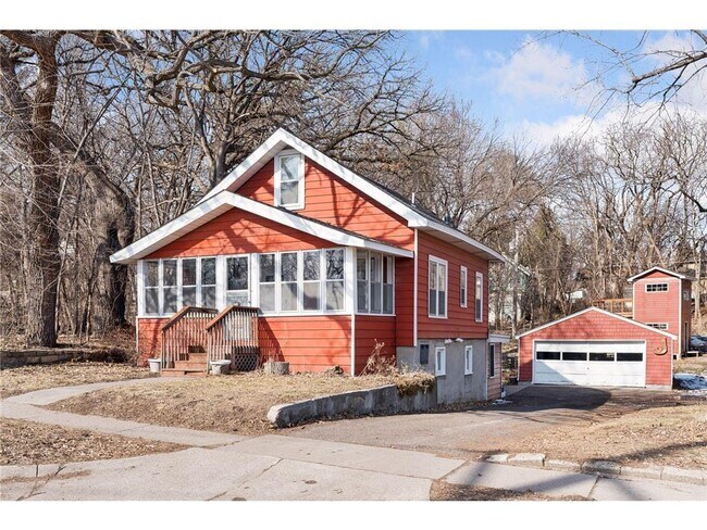 Building Photo - 949 Benhill Rd