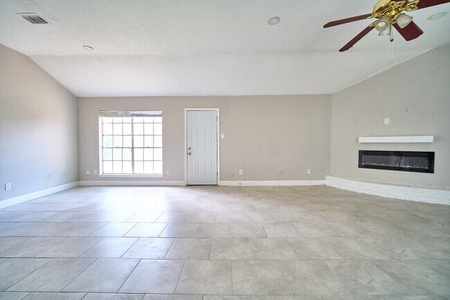 Foto del edificio - 923 Kenforest Dr
