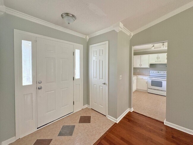 Foto del edificio - 236 Woodbridge Rd