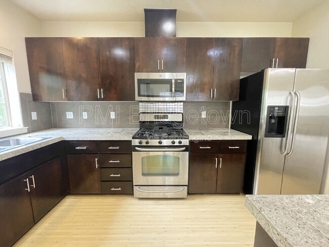 Foto del edificio - 659 NE Adwick Dr