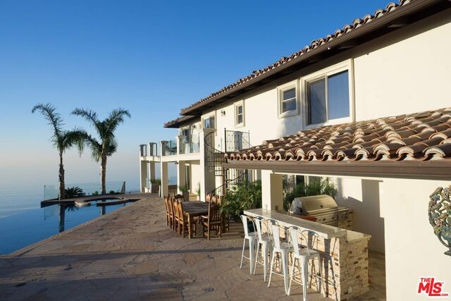 Foto del edificio - 4400 Encinal Canyon Rd