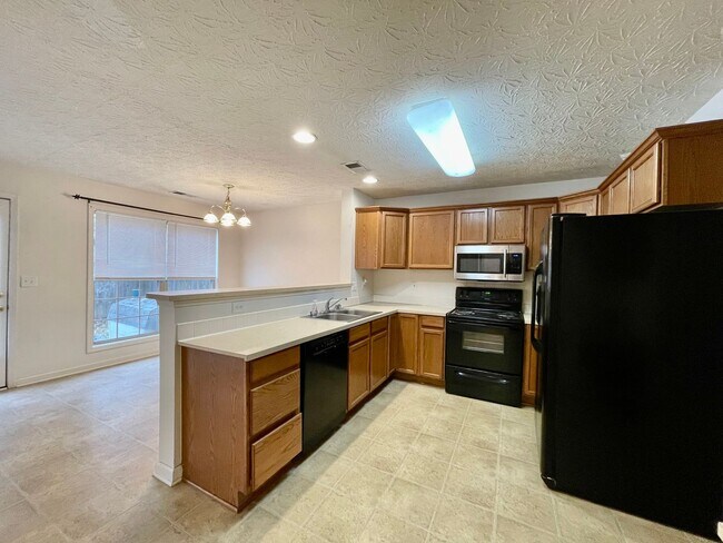 Foto del edificio - Lovely, Upscale Home! All Electric, Garage, Fenced Backyard; $1,900/Mo with 2 Yr Lease!