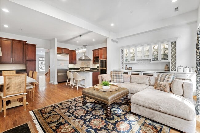 Building Photo - 36 Regency Pl