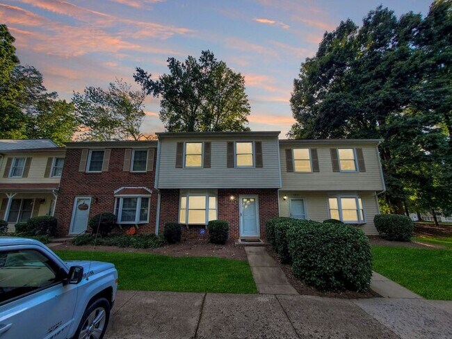 Foto del edificio - 4472 Baylor St