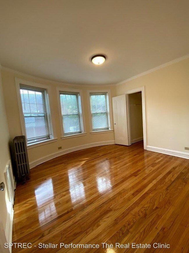 Building Photo - 324 S Maple Ave