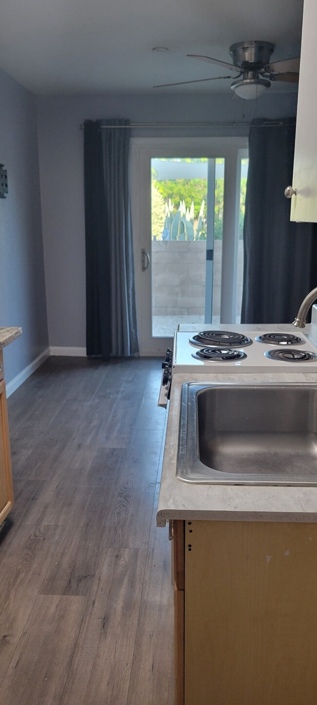 Foto del edificio - 5821 Chesbro Ave