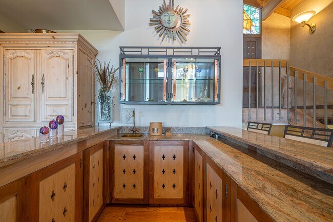 Building Photo - Gorgeous Soutwestern Home with Sweeping Oc...