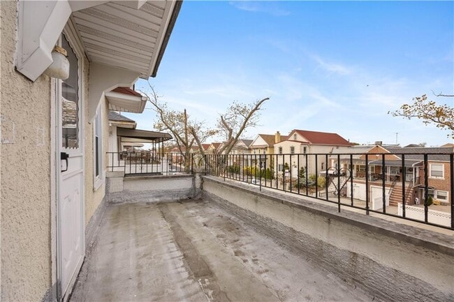 Building Photo - 3712 Oceanic Ave