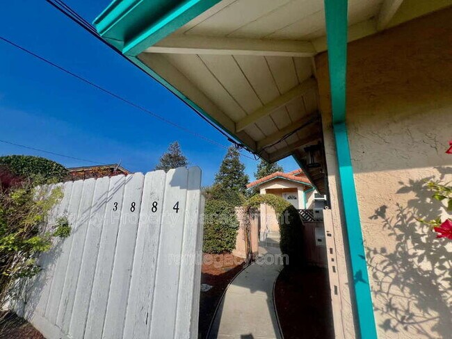 Foto del edificio - 3884 Bayview Cir