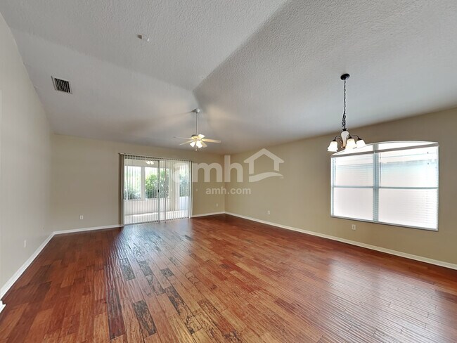 Foto del edificio - 7029 Monarch Park Dr