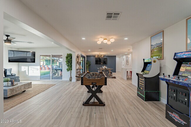 Foto del edificio - 7440 E Cambridge Ave