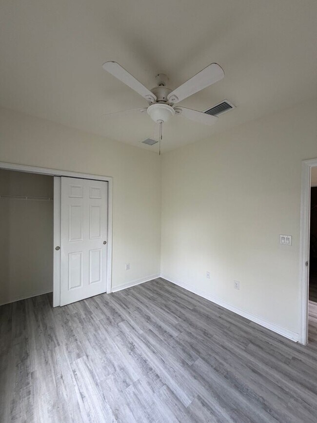 Building Photo - 1062 San Cristobal Ave