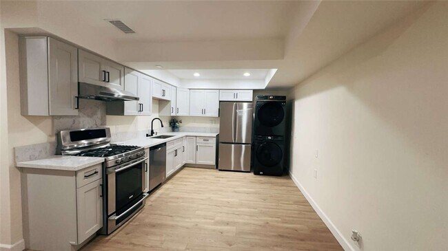 Foto del edificio - 5930 Avon Ave