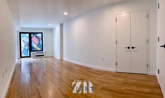 Foto del edificio - 25 E 19th St