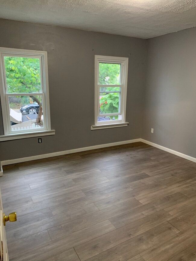 Foto del edificio - 405 Blatchley Ave