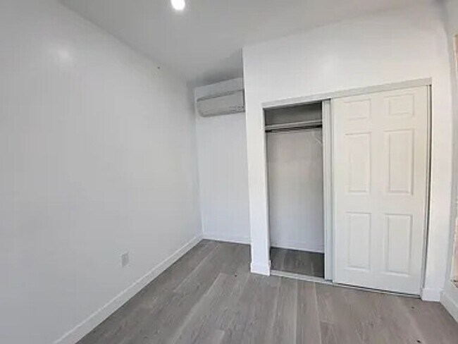 Foto del edificio - Lakeside 2 br 1 ba ~ beautifully remodeled...