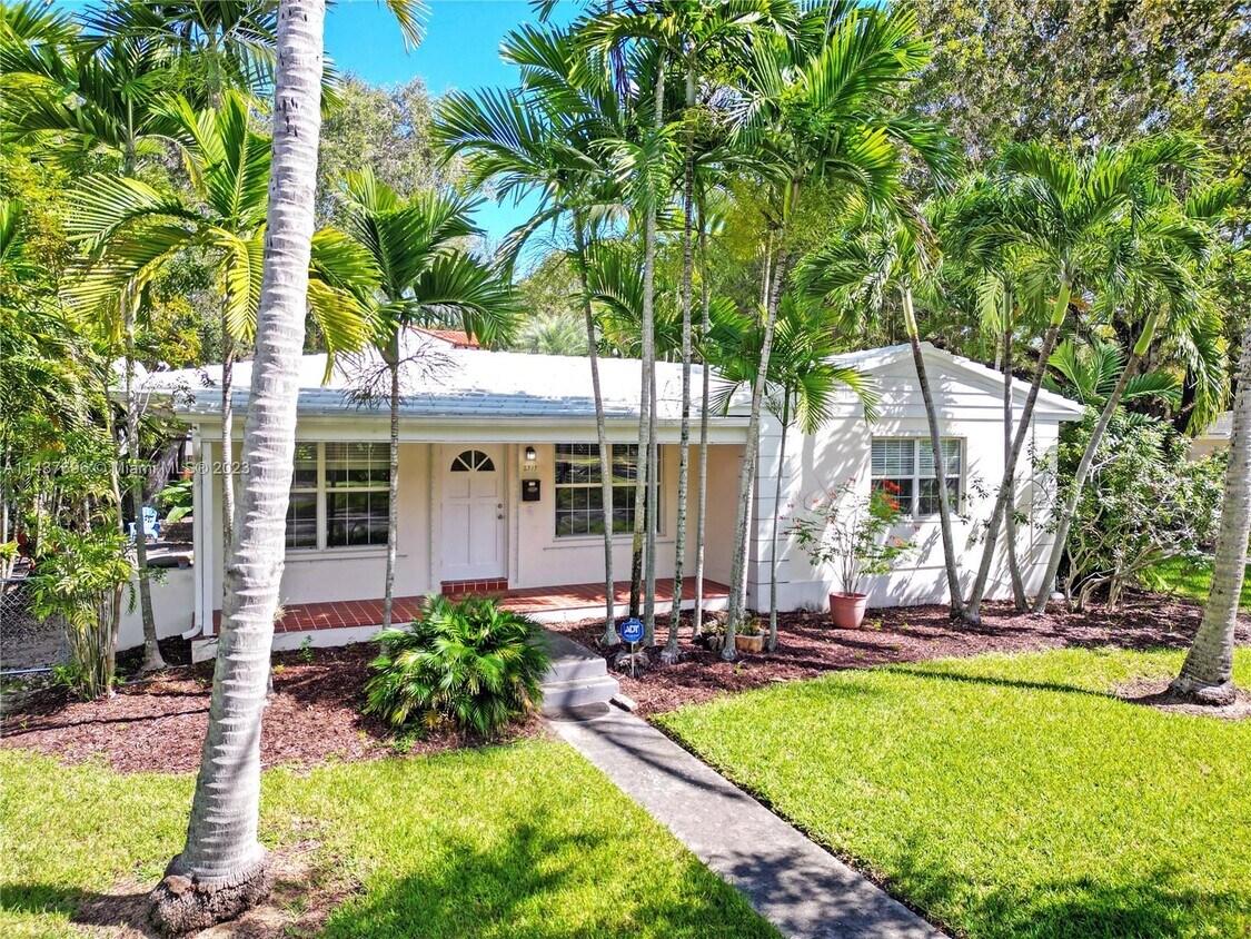 Primary Photo - 2713 Segovia St