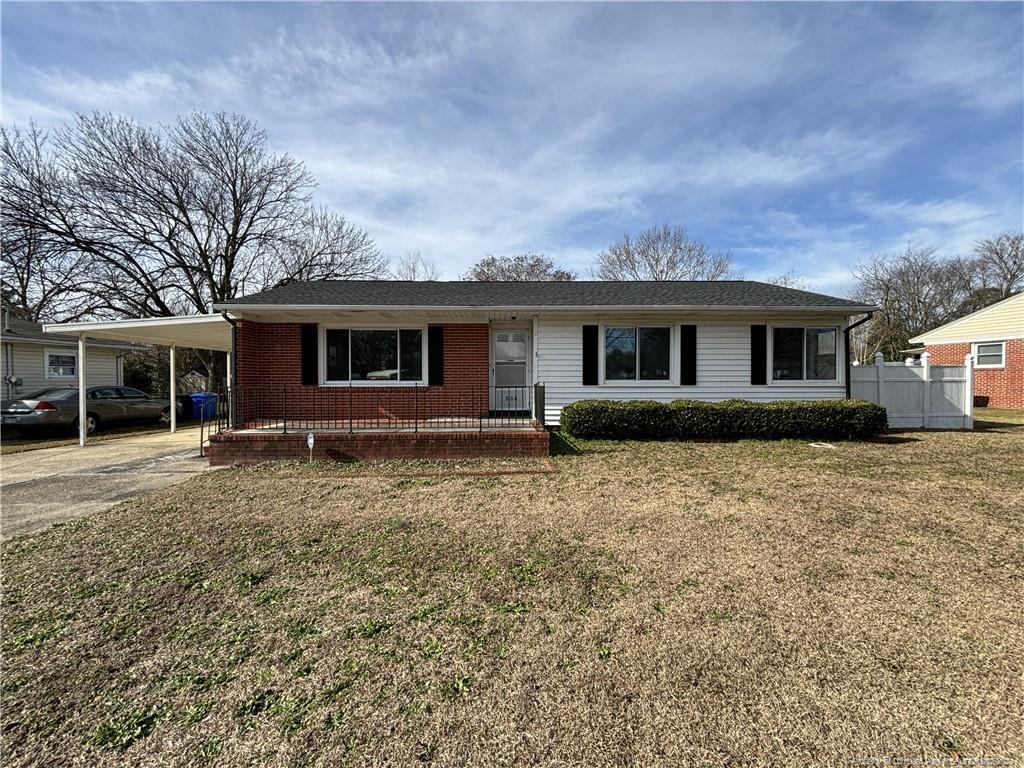 Foto principal - 808 Sandalwood Dr