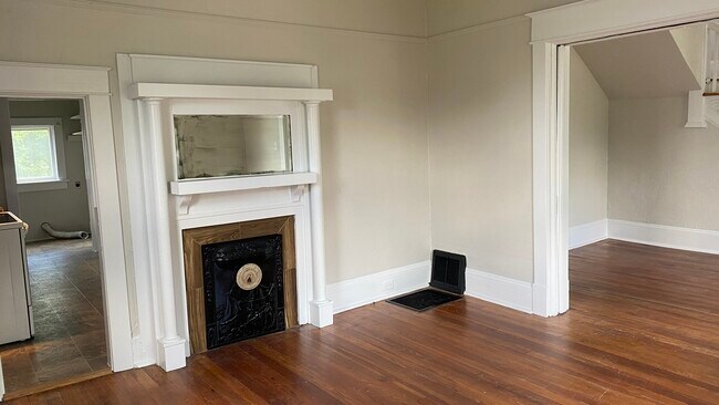 Foto del edificio - 816 Staunton Ave NW