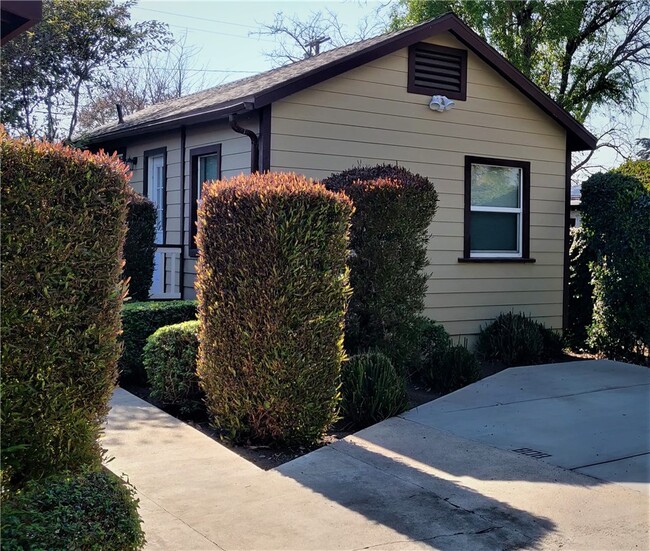 Building Photo - 808 Cedar St