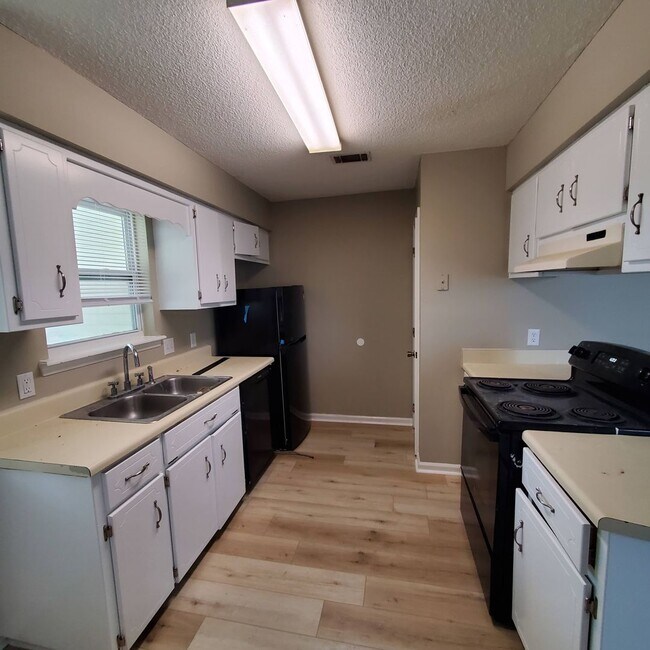 Foto del edificio - Charming Single-Story Haven in the Blue Po...