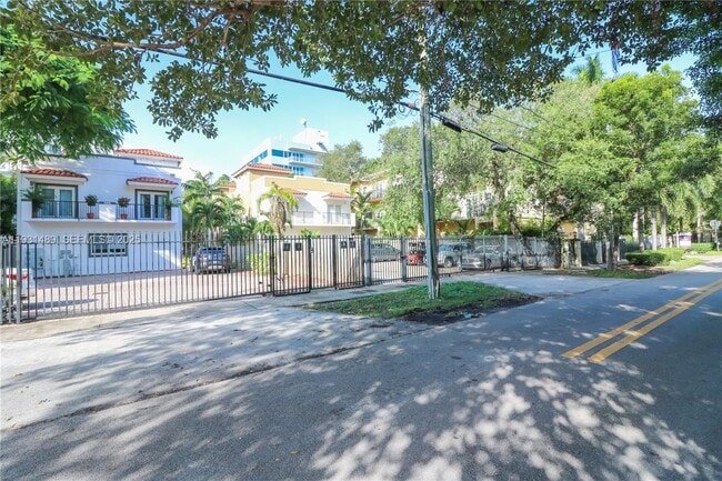 Foto del edificio - 2947 Coconut Ave