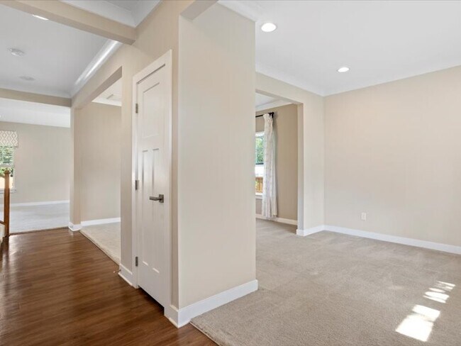 Building Photo - 120 Thames Valley Dr