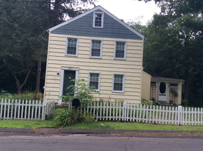 Foto del edificio - 1187 Mount Carmel Ave