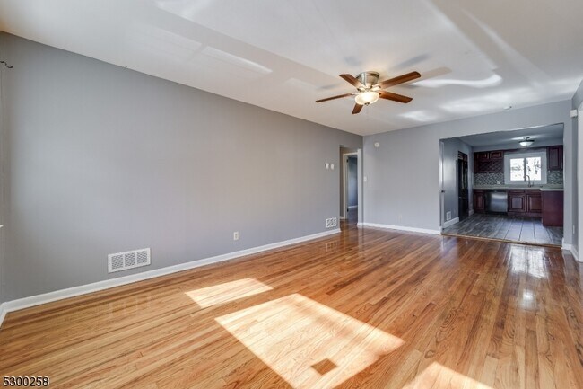 Foto del edificio - 207 Newark Ave