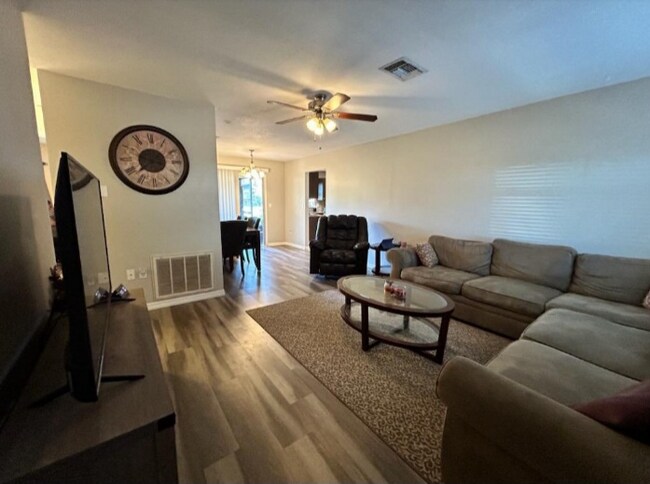 Building Photo - 7600 Cleves Ave