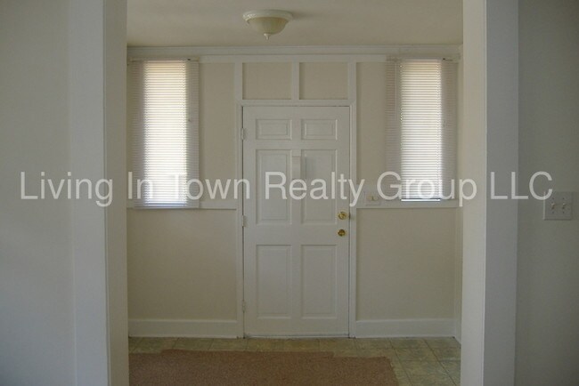 Foto del edificio - 547 Elmwood Dr NE