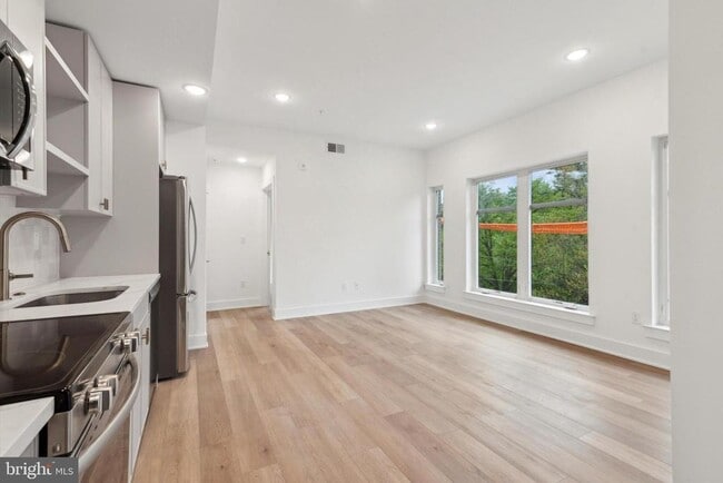Building Photo - 367 W Hortter St