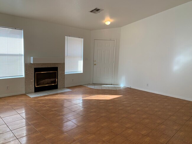 Building Photo - 6441 Rosemount Ave