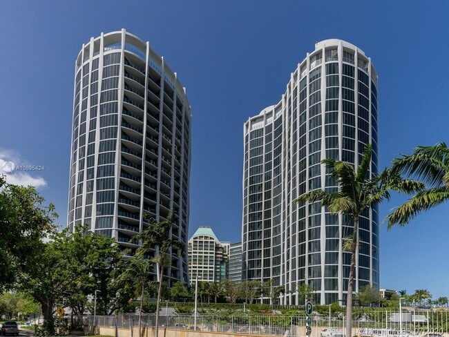 Building Photo - 2831 S Bayshore Dr