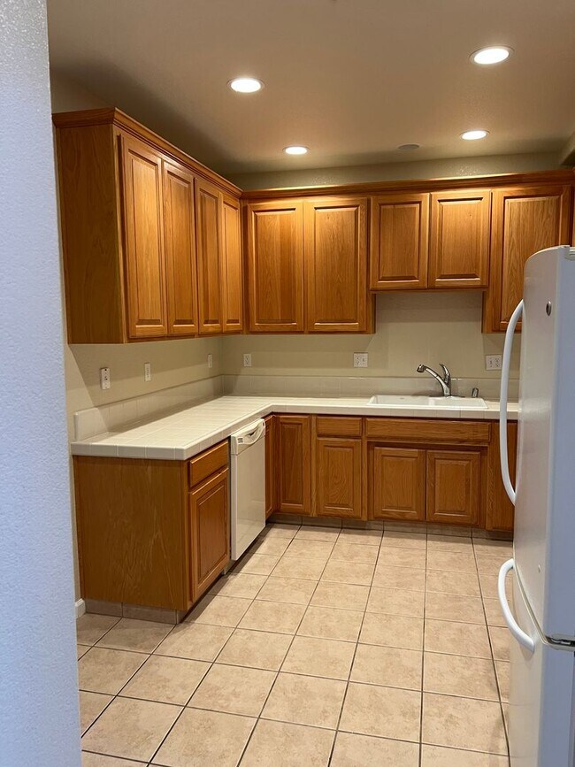 Foto del edificio - Charming Two-Story Home in Gated Senior Co...