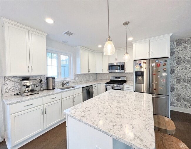 Building Photo - 47 Endicott St