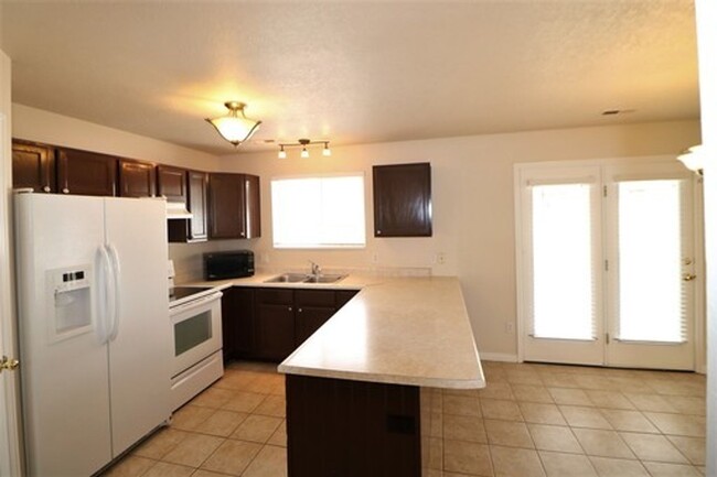 Building Photo - BEAUTIFUL HOUSE FOR RENT IN PROVO!!!