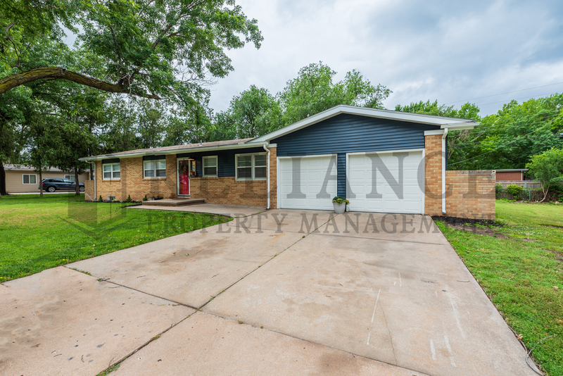 Foto principal - 749 N Country Acres Ave