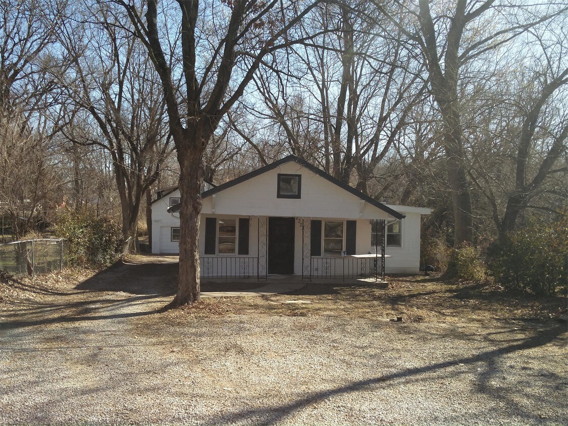 2323 S Scott Ave Unit House, Independence, MO 64052 Apartment for