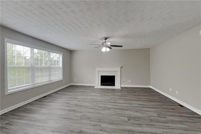 Building Photo - 1294 Log Cabin Ln SE
