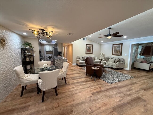 Foto del edificio - 6861 Woodwind Dr