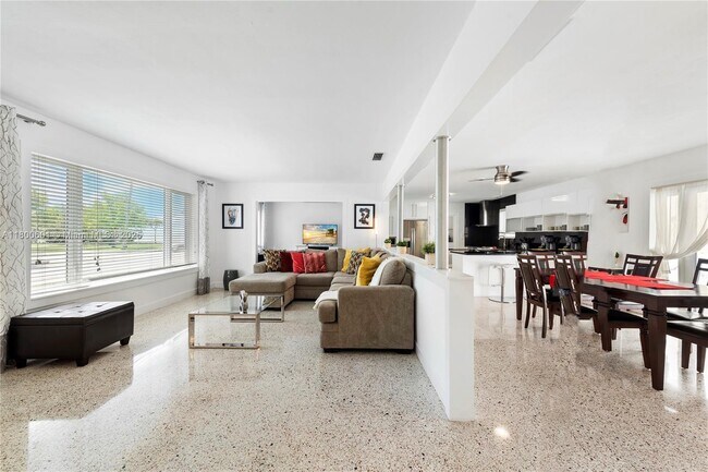 Foto del edificio - 940 NE 71st St