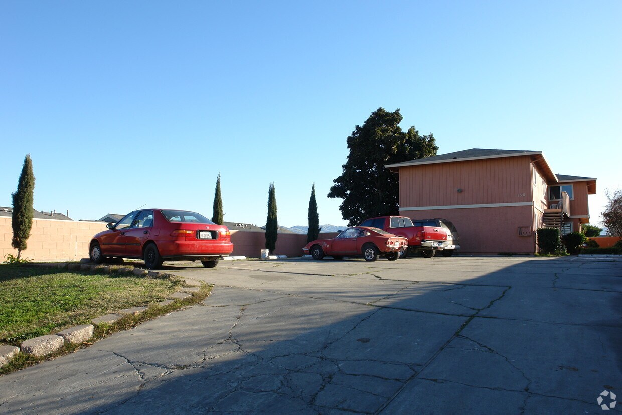 Building Photo - 158 Carr Ave